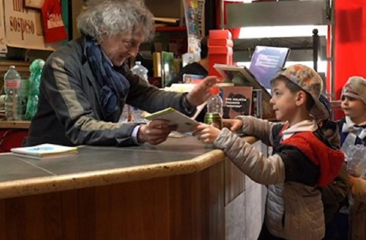 “Non rifiutiamoci”, un libro in regalo per ogni bottiglia di plastica riciclata