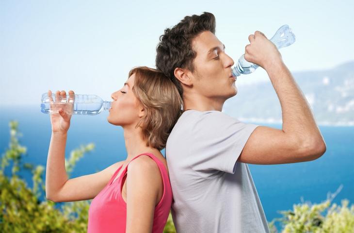 Sorrentino, bere acqua è fondamentale per il controllo del peso