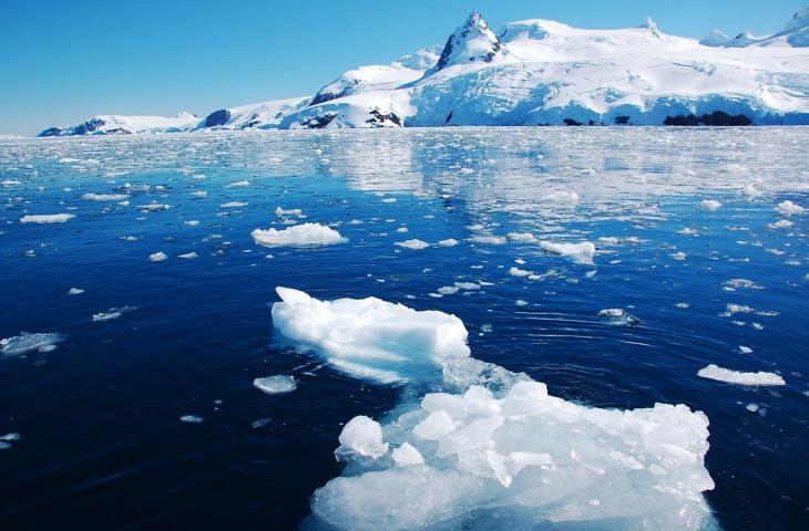 L'iceberg più grande al mondo si stacca dall'Antartide