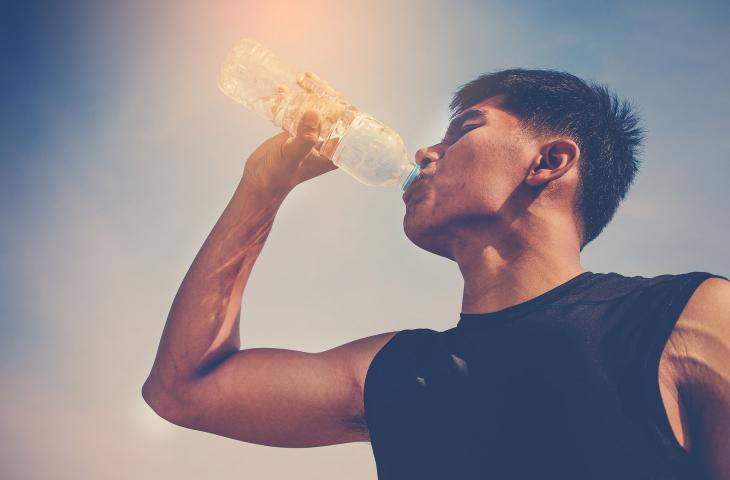 Scopri il modo corretto di bere acqua 