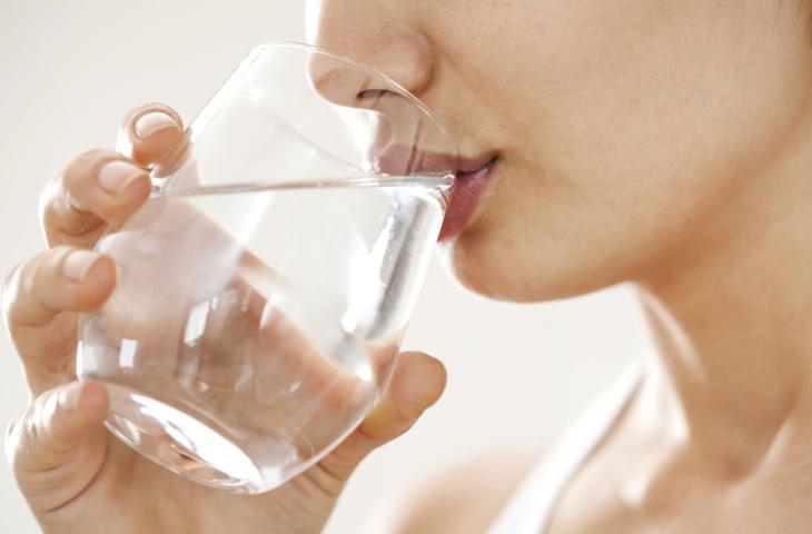 Sete notturna: cause, rimedi e come prevenirla per adulti e bambini
