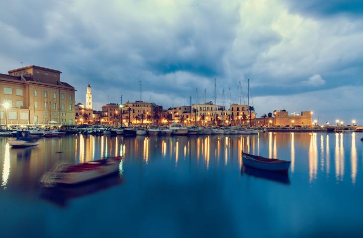 Storia del “Palazzo dell’Acqua”, monumento-icona di Bari patrimonio della Puglia - In a Bottle