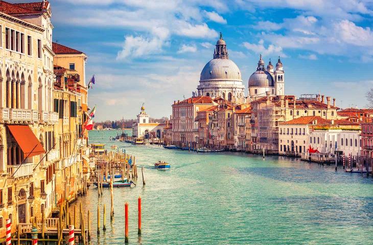 Venezia, l’acqua della laguna torna ad essere limpida - In a Bottle