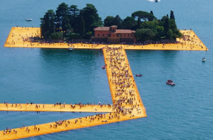 Walking on Water: il lungometraggio dedicato all’opera di Christo – In a Bottle