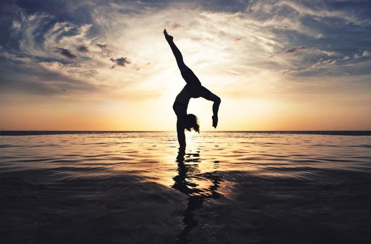 Idratazione e metodo Bikram Yoga per battere lo stress 