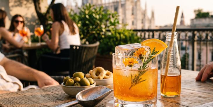 - Ice-Cubes Gourmet la scienza e il trend dietro i cubetti di ghiaccio perfetti (e trasparenti)