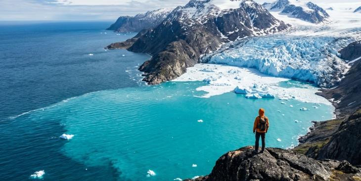 I colori dell’acqua: il linguaggio nascosto di mari, laghi e ghiacciai