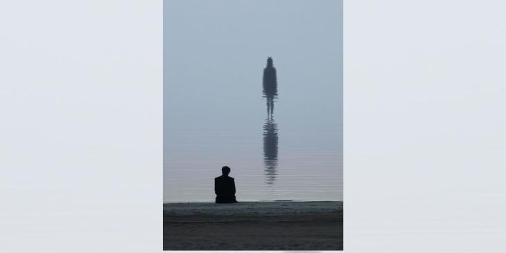 "Specchi d'acqua" di Massimiliano Nuzzolo: dove l'anima incontra l'Oceano al suono dei Velvet Underground