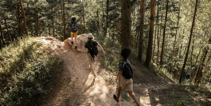 Eco-ansia: 3 giovani su 4 sono preoccupati per il Pianeta, ma in troppi ignorano ancora le regole base del riciclo