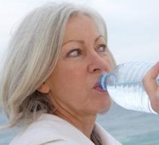 L'acqua minerale è un valido aiuto per le donne in menopausa
