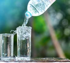 9 motivi per bere acqua anche senza avere sete 