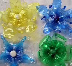 Come realizzare vasi e fiori con bottiglie di plastica