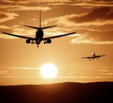 Il carbon offsetting nell’aviazione: benefici e criticità