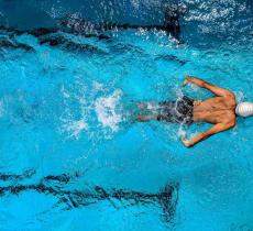 Fisioterapia in acqua: quali sono i benefici e per chi è adatta