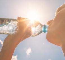 Labbra screpolate: bere acqua e altri rimedi