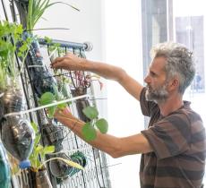 Eugenio Tibaldi, l’artista che racconta la connessione tra l’arte e l’acqua