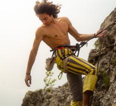 Alberto Olivan, il giovane climber racconta come l’arrampicata ispira il suo brand sostenibile “Braghe”