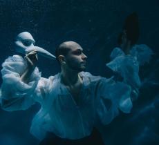 Acqua e teatro: quando l’elemento liquido diventa scena e simbolo