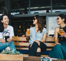 Connessioni vere senza wi-fi: così 1 italiano su 2 immagina la socialità estiva