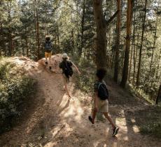 Eco-ansia: 3 giovani su 4 sono preoccupati per il Pianeta, ma in troppi ignorano ancora le regole base del riciclo