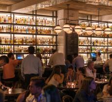 L’aperitivo è un must per oltre 4 italiani su 10: ecco la top 10 degli argomenti più chiacchierati