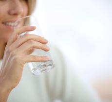 Acqua e Carnevale: il segreto dell’idratazione contro gli eccessi delle feste