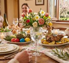 Pasqua a tavola: perché l’acqua è la migliore alleata contro le abbuffate