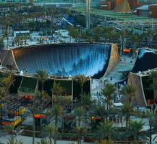 Expo Dubai: le cascate di acqua e luci incantano i visitatori