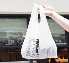 Invisible Bag, arriva il sacchetto ecologico che si scioglie in acqua