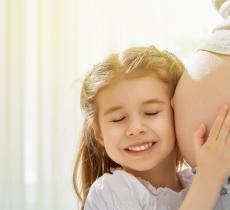 Parto in acqua: benefici e linee guida