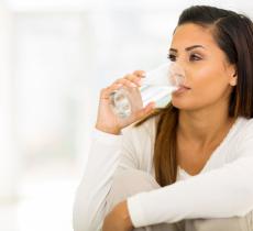 Acqua minerale alcalina: marche, benefici e ph