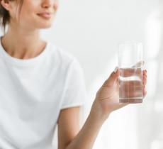 L'acqua e l'alimentazione corretta per la depurazione del fegato