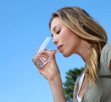 Acqua senza fluoro: cosa sapere?