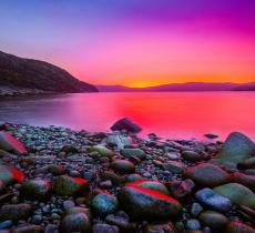 Antartide, compare uno specchio d’acqua dal colore lilla - In a Bottle