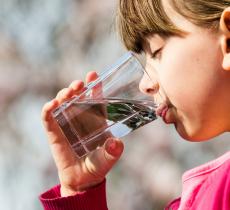 Acqua e bambini: ecco cosa c’è da sapere_alt tag