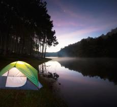 Arriva il “Water Camping”, la nuova tendenza per gli amanti del campeggio e della pesca - In a Bottle