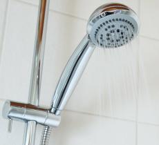 I benefici di una doccia fredda per il corpo e per la mente