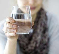 Bere acqua a stomaco vuoto è un toccasana per la nostra salute 