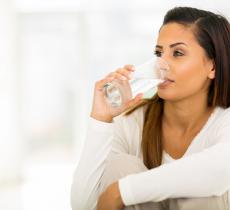 Come bere più acqua in inverno? I consigli per stimolare la sete