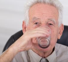 Estate, l'aiuto più valido per gli anziani è l'acqua alt_tag