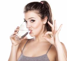 Bere acqua aiuta ad affrontare la vita quotidiana