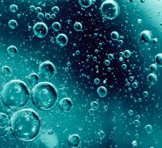 Acqua frizzante e gassata: benefici e controindicazioni