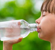 Per battere il caldo bisogno bere anche senza lo stimolo della sete 