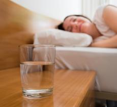 Qualità del sonno e idratazione: l'acqua aiuta a dormire 