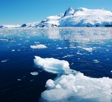 La Groenlandia continua a perdere pezzi di ghiaccio