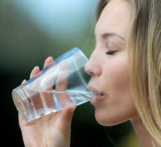 I 5 segnali che ti dicono di bere più acqua 