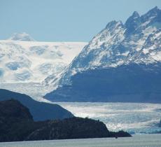 Iceberg si stacca dal ghiacciaio Grey in Cile 