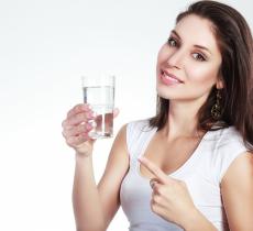 Idratazione in gravidanza: quale e quanta acqua bere