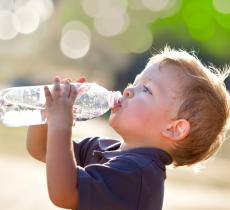 Consigli per Educare i Bimbi a Bere di più in Estate – In a Bottle