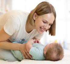 Idratazione e bambini: il momento giusto per iniziare a dare acqua 